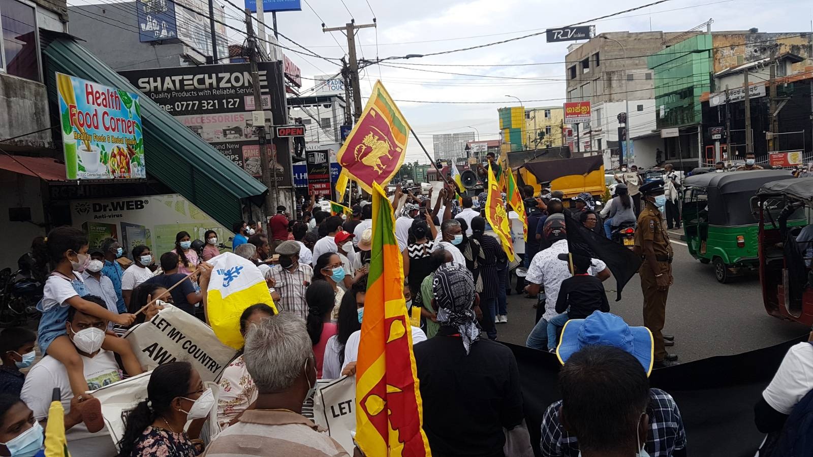 9th April: ‘Walk for Justice’, families and survivors are joined by Catholics and other supporters in a walk from Katuwapitiya Church to the Kochchikade shrine, a roughly 40km walk over the span of 12 hours. Photo by Amalini De Sayrah.